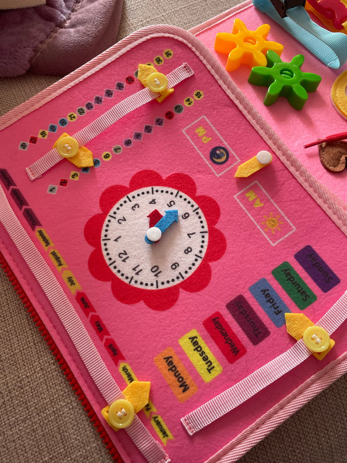 Página del reloj del libro rosa, foto de una compradora